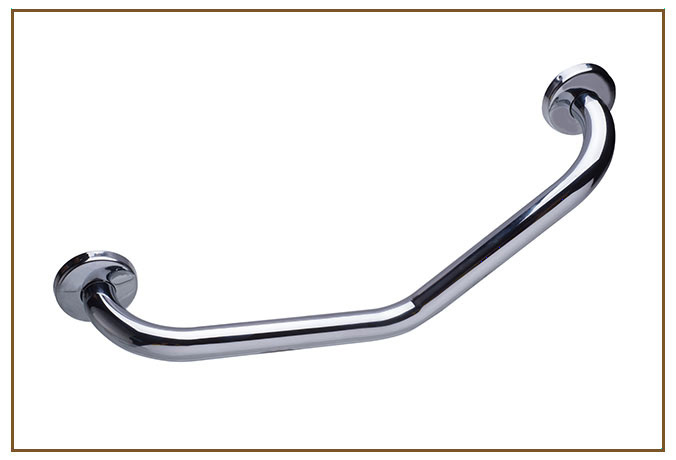 Barra de Apoio Angular BARRAS DE APOIO Linarte — Barra de apoio angular a 45 graus em tubo de metal cromado polido, com duas flanges redondas de fixação na par…