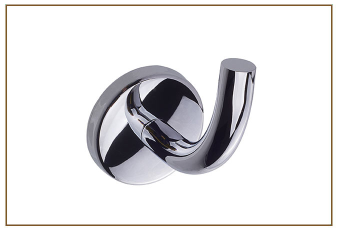 Cabide Simples CLASSIC Linarte — Cabide simples de parede em metal cromado brilhante, com gancho curvo arredondado e base circular, indicado para toalhas e rou…
