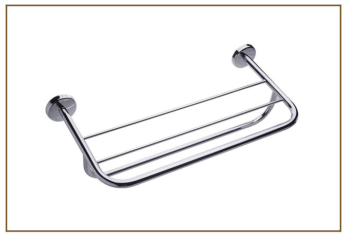 Toalheiro Rack CLASSIC Linarte — Toalheiro rack de parede em tubo cromado com prateleira aramada superior e barra inferior para toalhas, fixado por flanges red…