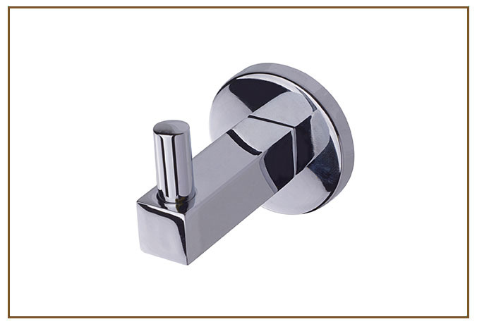 Cabide Simples FORMARE Linarte — Cabide simples de parede com roseta redonda cromada e corpo quadrado com gancho cilíndrico voltado para cima, para pendurar to…