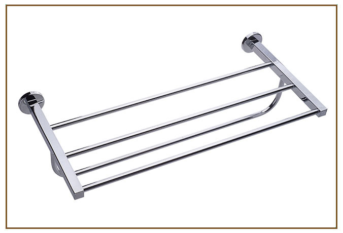 Toalheiro Rack FORMARE Linarte — Toalheiro rack de parede em metal cromado brilhante, com barra frontal e prateleira de tubos paralelos apoiada em flanges redo…