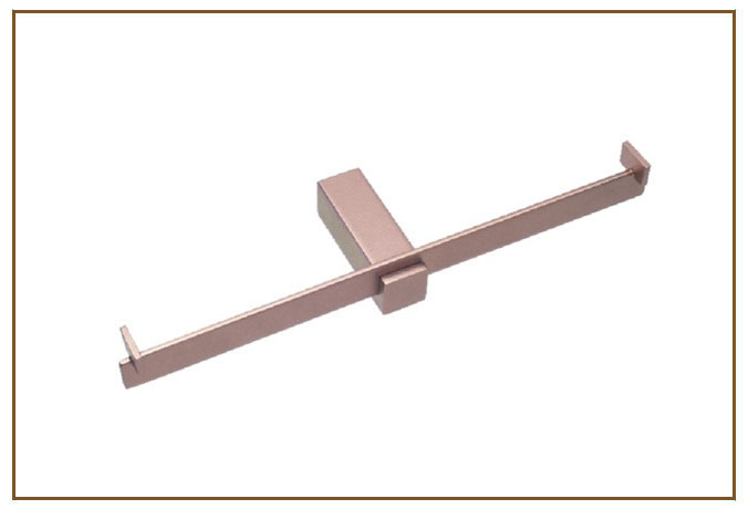 Papeleira Dupla LOTUS Linarte — Papeleira dupla de parede em metal acabamento rose gold escovado, com haste central e dois braços retos horizontais para dois r…