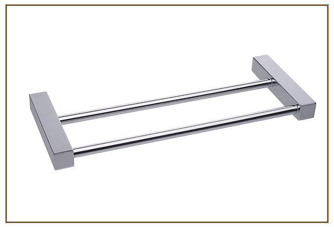 Toalheiro Duplo SPICY Linarte — Toalheiro duplo de parede em metal cromado polido, com duas barras redondas paralelas apoiadas em bases retangulares planas, pa…